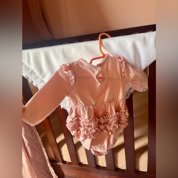 “mHa” monogram Ruffle Butts bubble - Picture 2 of 3